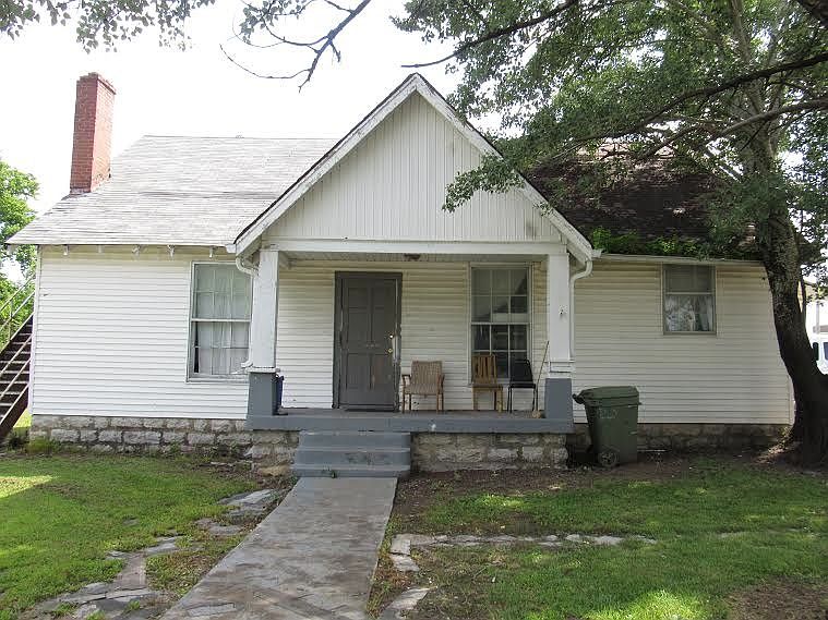 2nd image of 553 Victor Ave