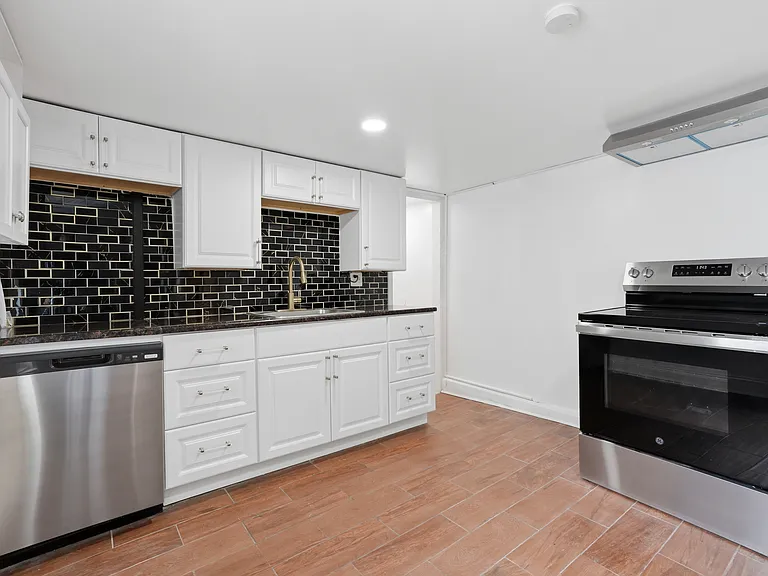 250 E Girard Ave #2 — Photo 4