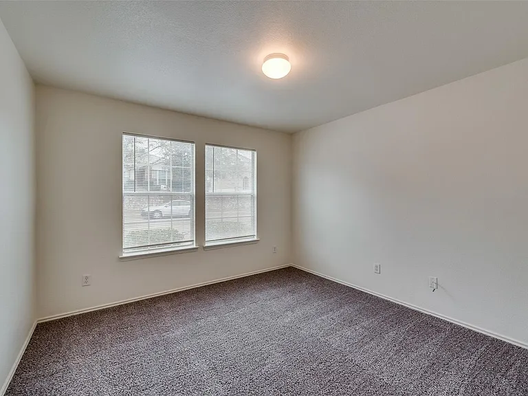 2946 Midbury Dr — Photo 16