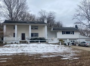 9886 N Parma Rd, Springport, MI 49284