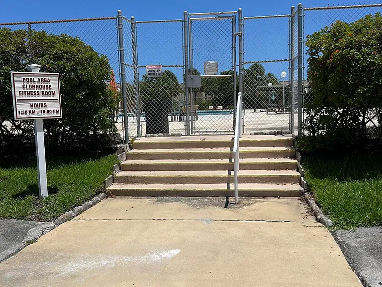 480 Executive Center Dr #2D — Photo 8
