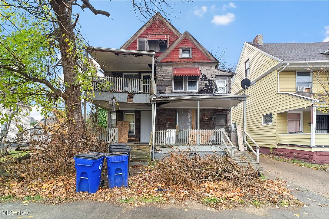 2215 E 85th St photo 1