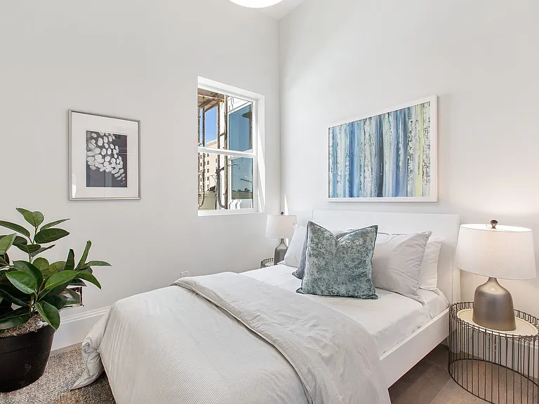 1329 S Van Ness Ave — Photo 29