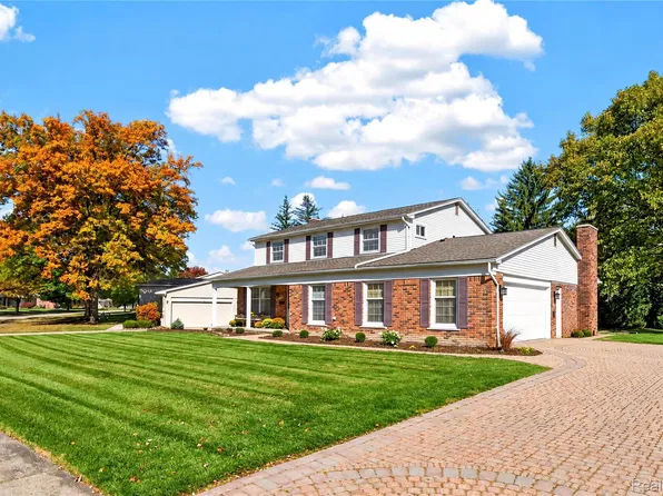 3760 Estates Dr, Troy, MI 48084