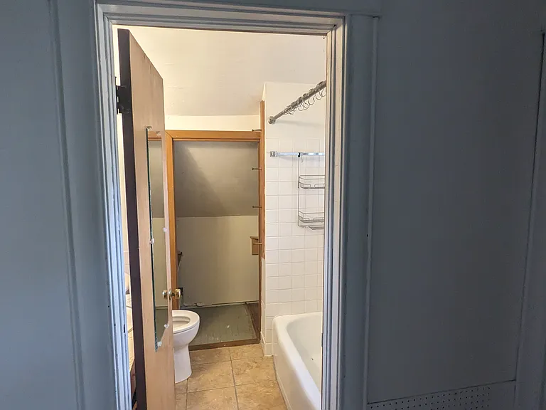 1331 Mound St #2 — Photo 7