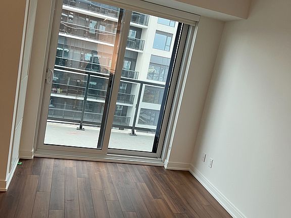 4th image of 30 Samuel Wood Way N