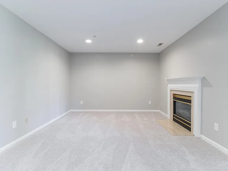 733 Mashie Ct — Photo 4