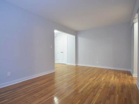 River Hill Gardens - Living Room - M85-01A