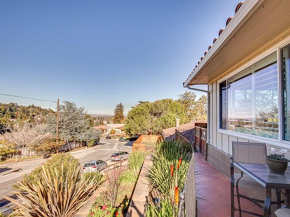 3rd image of 1561 Harbor Blvd