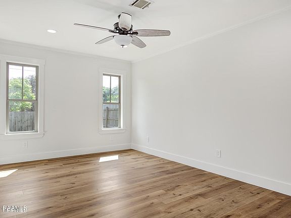 4th image of 424 Alonda Dr
