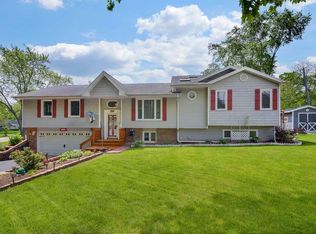 110 Oakwood Ln, Bartlett, IL 60103