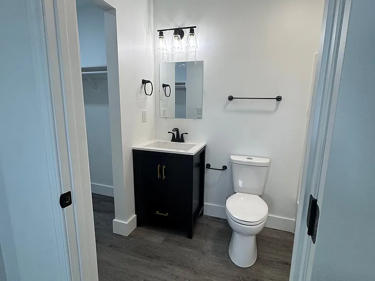 315 S Middle St #102 — Photo 4