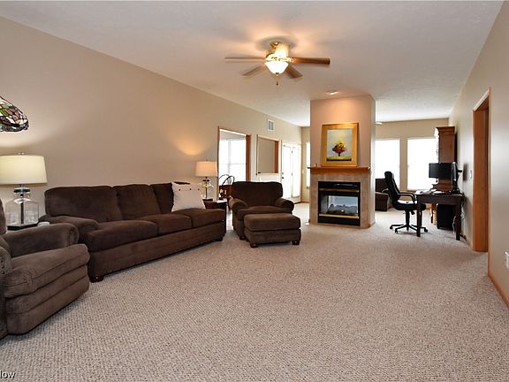 4th image of 130 Saint Charles Pl