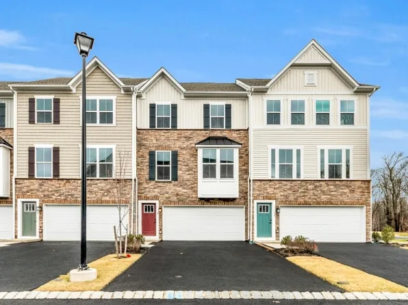 21 Peckwell St, Budd Lake, NJ 07828