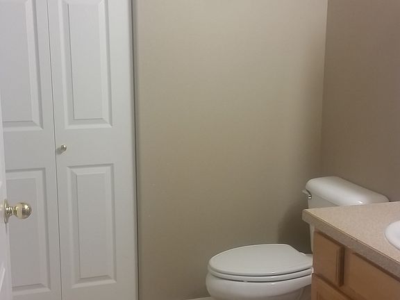 downstairs 1/2 ba w/ landry