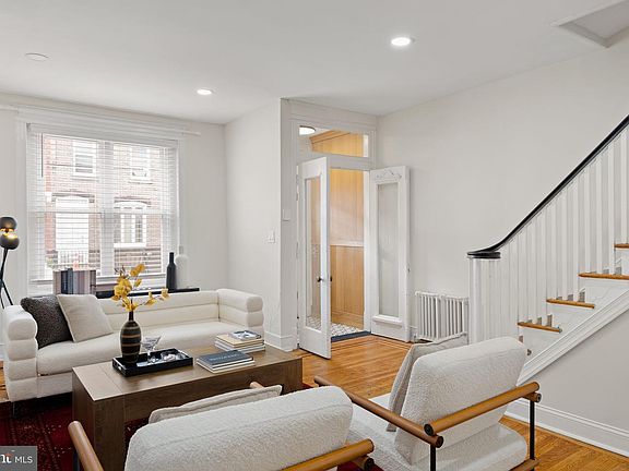 2nd image of 2117 Morris St