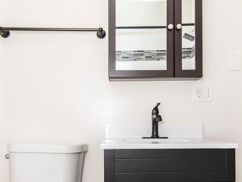 1st image of 3817.5 N Greenview Ave #2WA