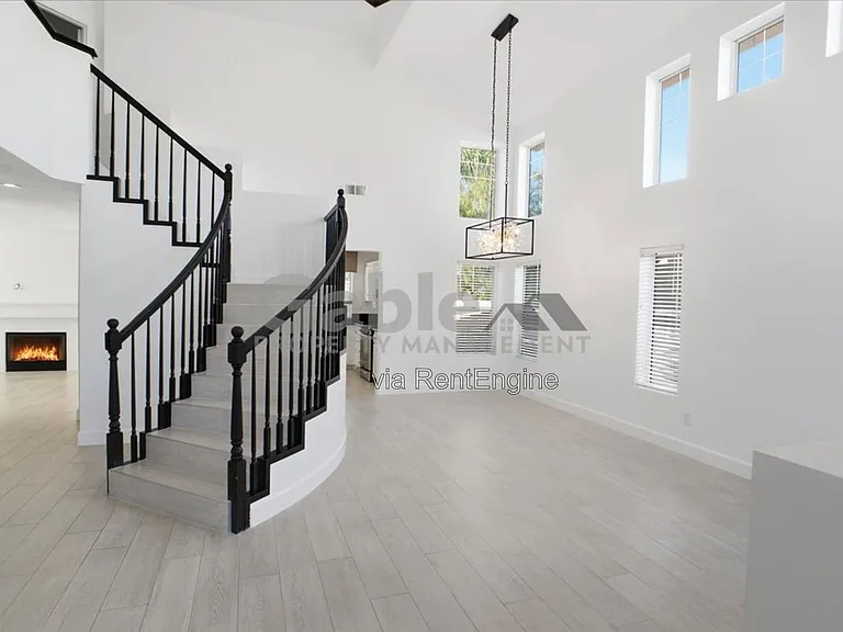 28007 Cascade Rd — Photo 4