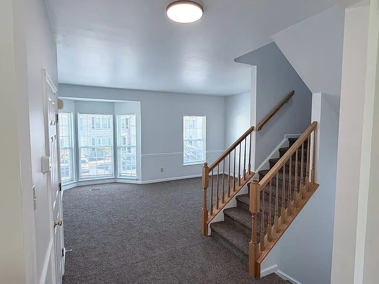 68 Alexis Dr — Photo 2
