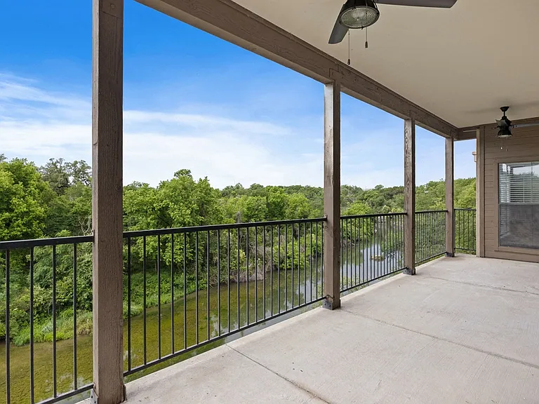 Waters Edge Apartments in Georgetown, TX