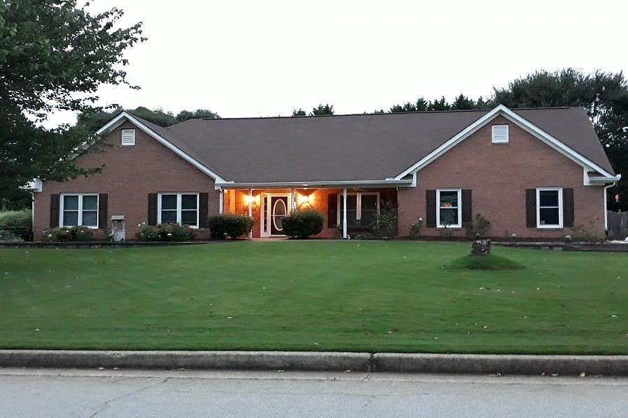 1st image of 467 Freedom Dr