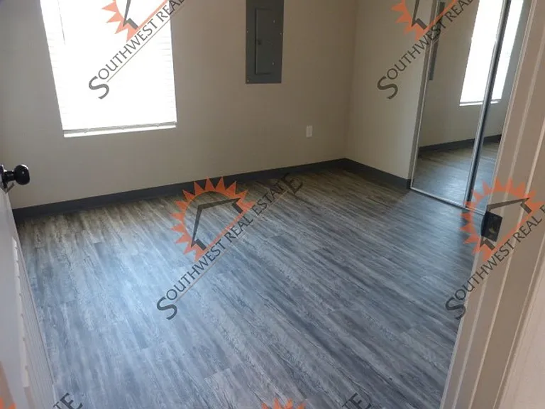 1513 W Llano Estacado — Photo 6