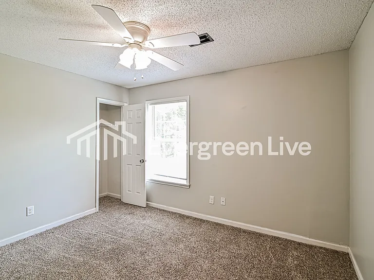 200 Greenlake Dr — Photo 10