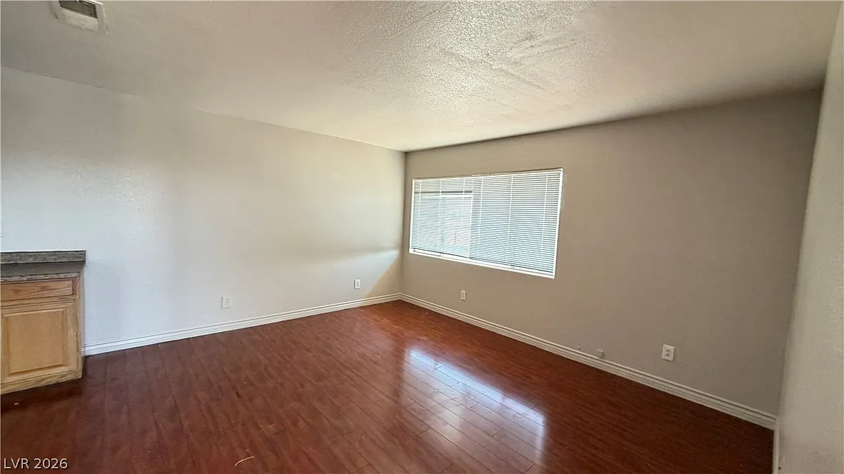2 bed, 2.0 bath, 4108 sqft, $899 — Photo 2