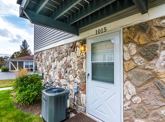 2nd image of 1015 Newport Hbr