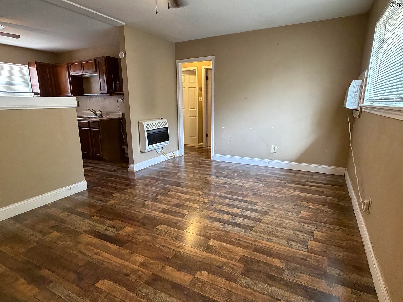3 bed, 1.0 bath, 1020 sqft, $1,100 — Photo 3