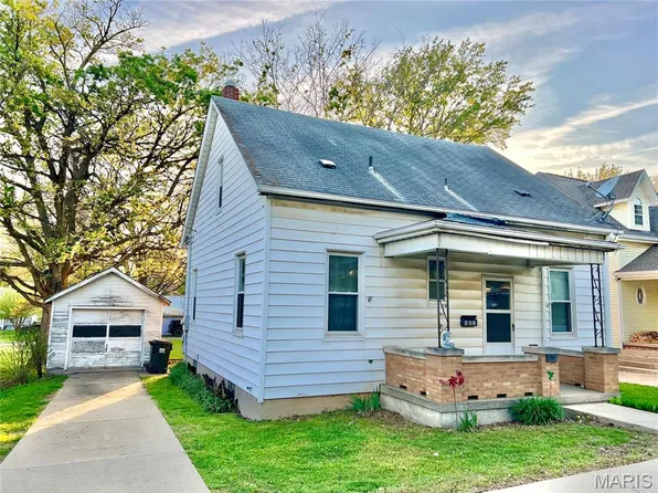 403 S Market St, Waterloo, IL 62298