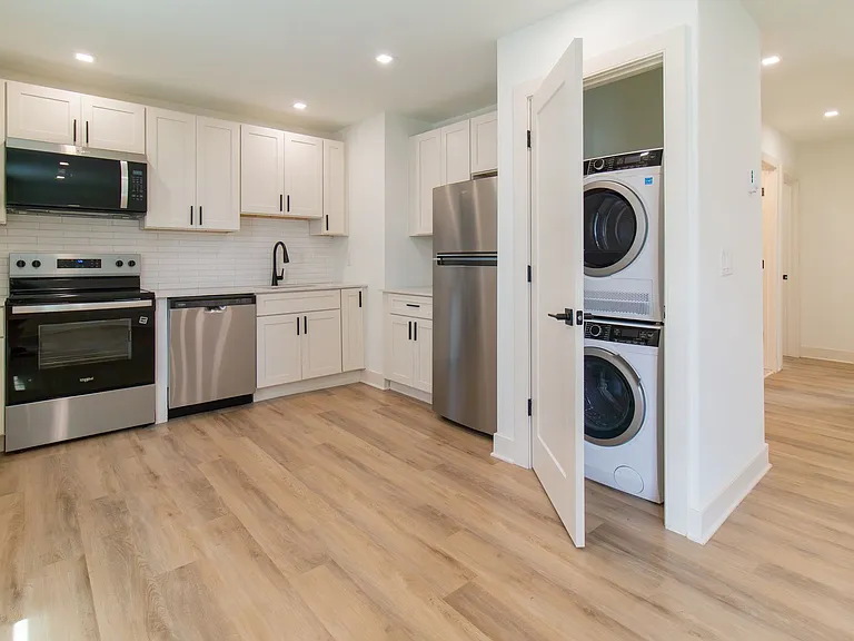 Huntington Apartments — Photo 43