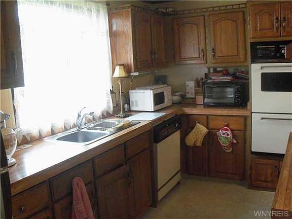 5th image of 22 S Whispering Ln