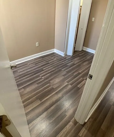 207 E Cambria St — Photo 51