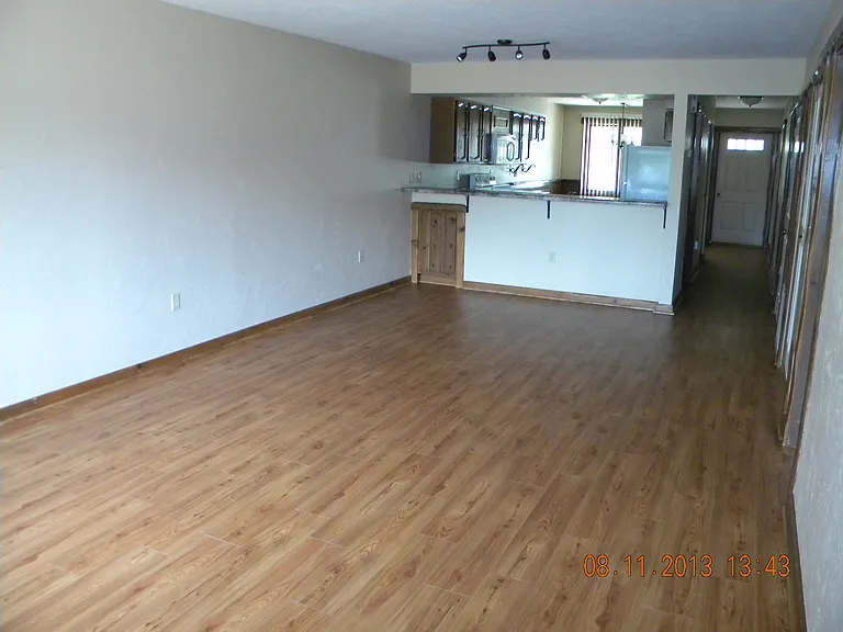 511 E 3rd St #B — Photo 3