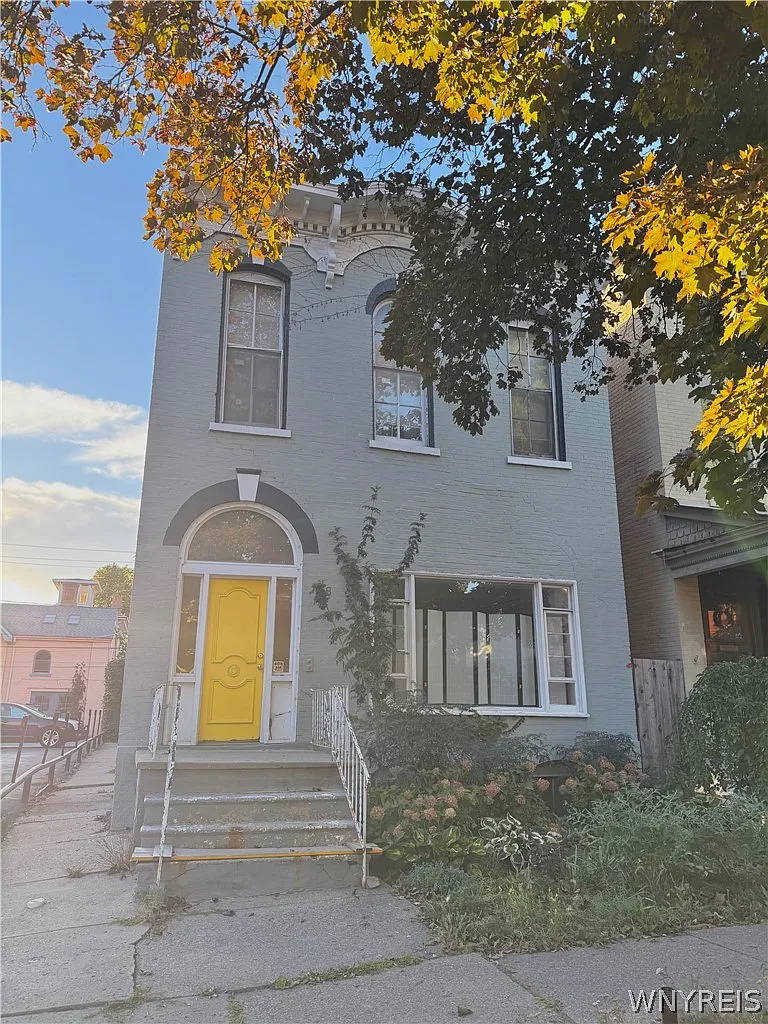18 N Pearl St — Photo 1