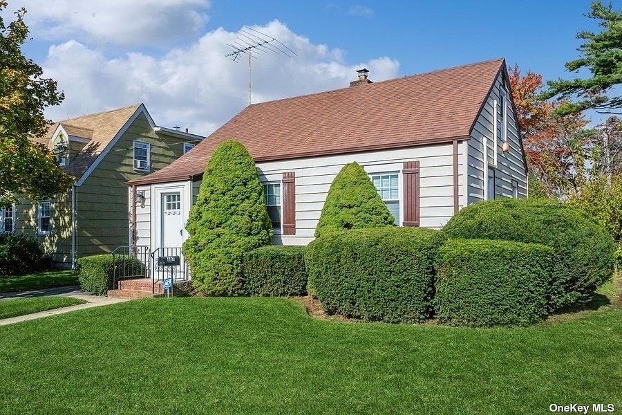 607 Hillside Avenue, New Hyde Park, NY 11040 Zillow