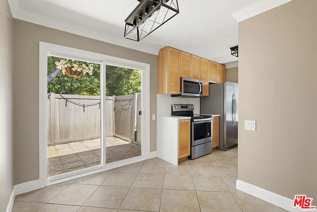 2 bed, 1.0 bath, 826 sqft, $3,150 — Photo 3