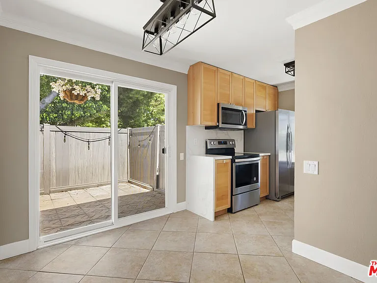 1685 E Avenida De Las Flores — Photo 3