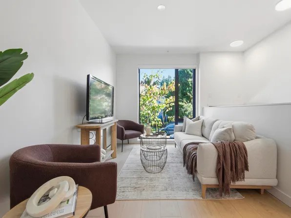 2408 E 12th Ave, Vancouver, BC V5N 1Z9