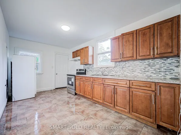 77 Fennell Ave W, Hamilton, ON L9C 1E8