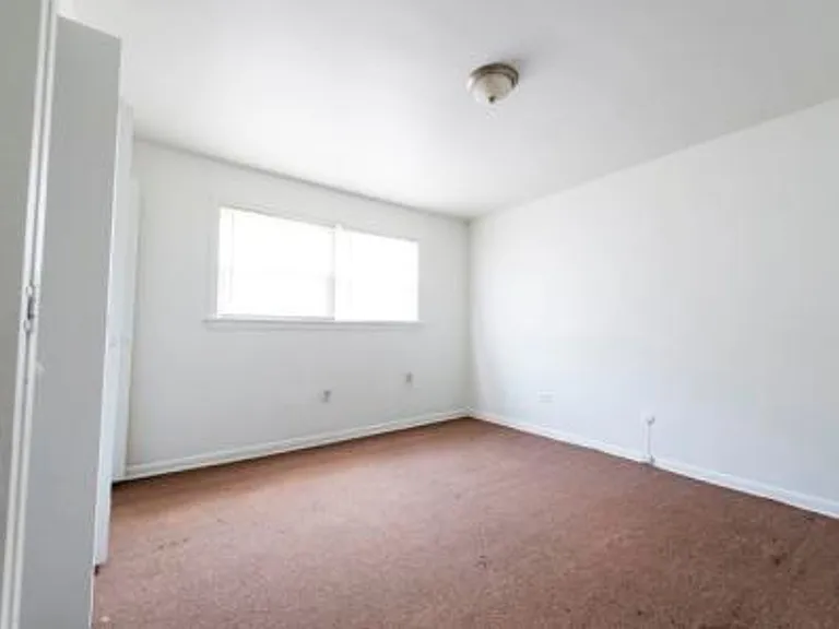 7901 S Paxton Ave — Photo 3