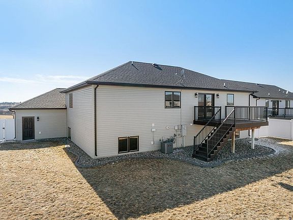 4th image of 19 Valley Bluffs Ct SE