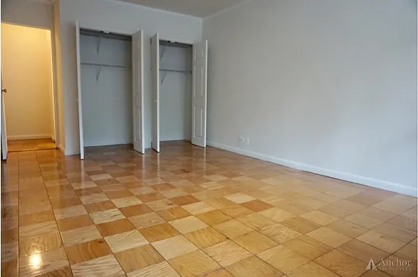 Rented by Anchor Associates | media 11