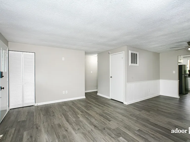 7519 Turnberry Ct — Photo 6