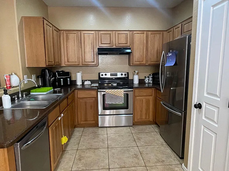 585 S Buena Vista Ct — Photo 5