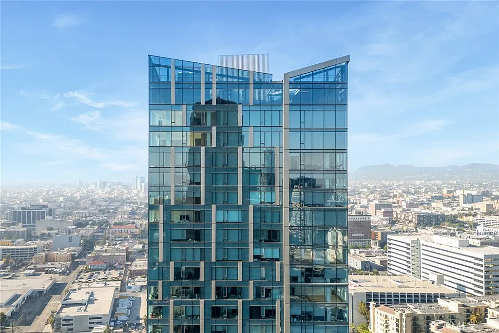Building Photo - 889 Francisco St #3305