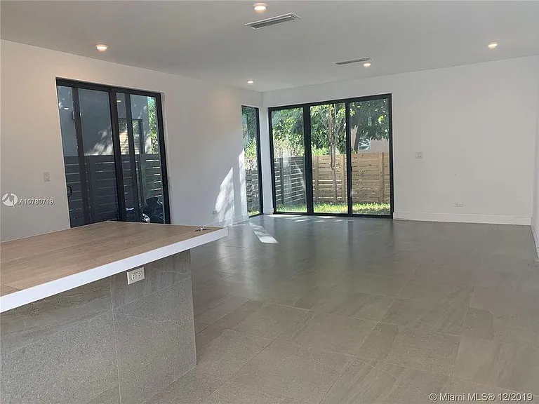 2942 SW 27th Ter — Photo 20
