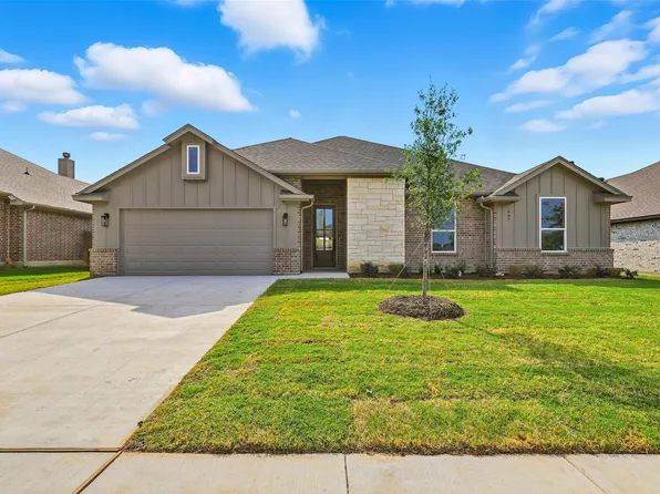 697 Fossil Wood Dr, Saginaw, TX 76179