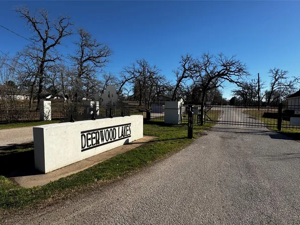 Buck Ln, Hempstead, TX 77445